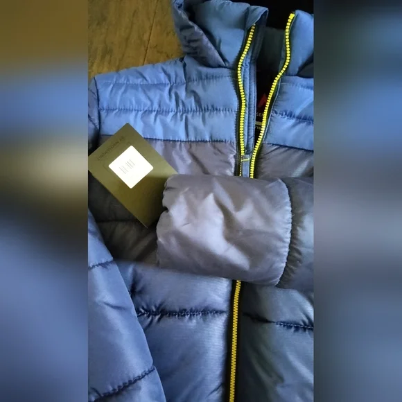 Puffer Jacket. NWT. - Picture 10 of 16